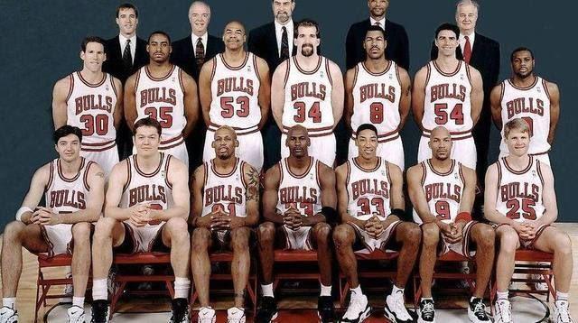 乐鱼体育-莱万多夫斯基连续五场比赛得分超过大比分获胜，公牛不断突破！赛场气氛高涨-乐鱼体育